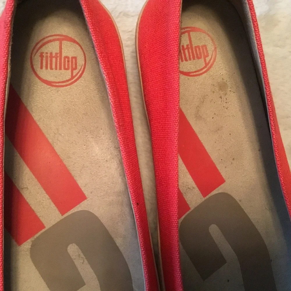 Fitflop Red & Gray Two-Tone Slip-On Shoes - EU42/US11
